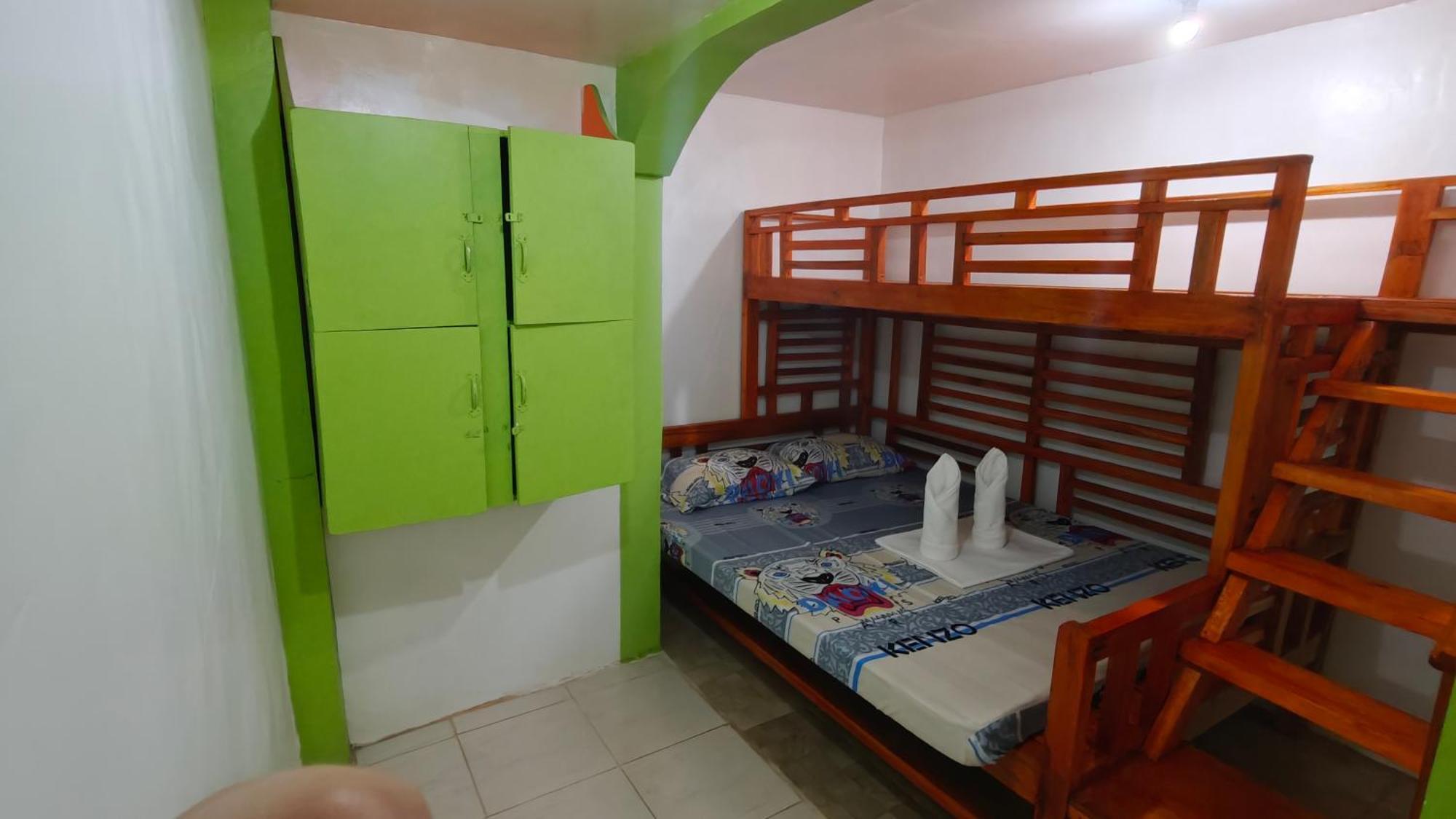 Guanna'S Place Room And Resto Bar Logon Exterior photo