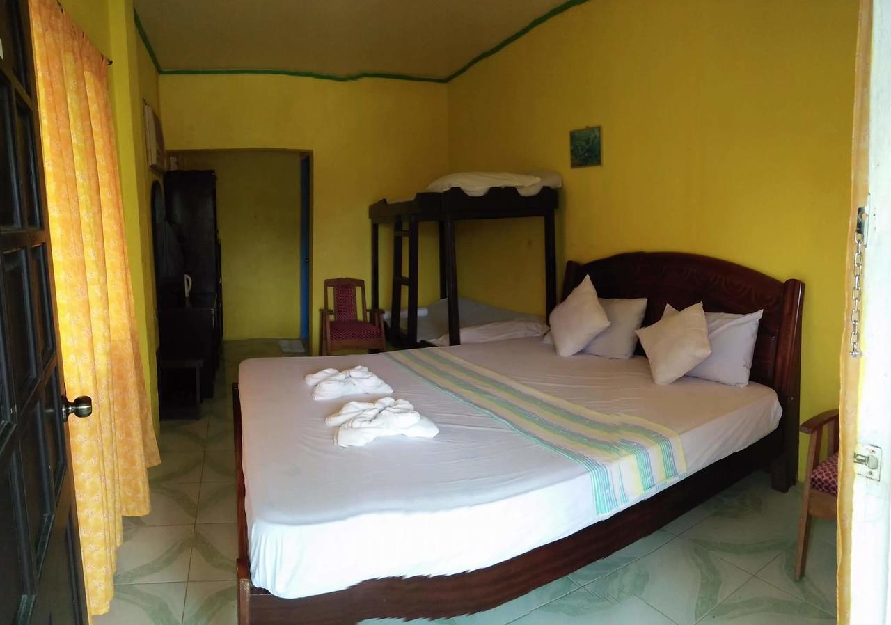 Guanna'S Place Room And Resto Bar Logon Exterior photo