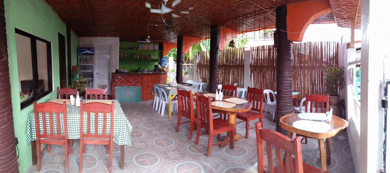 Guanna'S Place Room And Resto Bar Logon Exterior photo