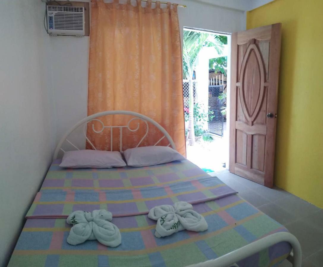 Guanna'S Place Room And Resto Bar Logon Exterior photo