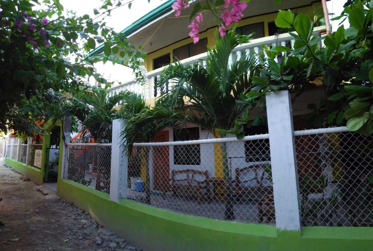 Guanna'S Place Room And Resto Bar Logon Exterior photo