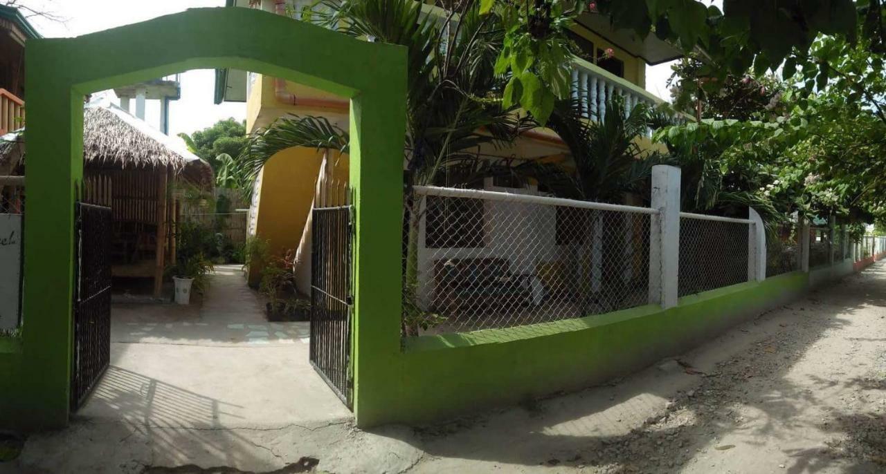 Guanna'S Place Room And Resto Bar Logon Exterior photo