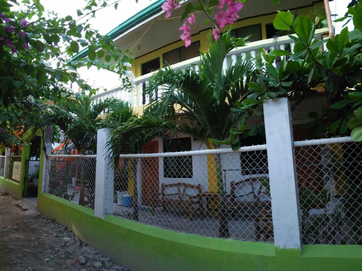 Guanna'S Place Room And Resto Bar Logon Exterior photo