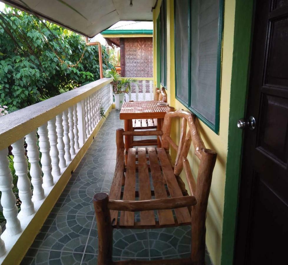 Guanna'S Place Room And Resto Bar Logon Exterior photo